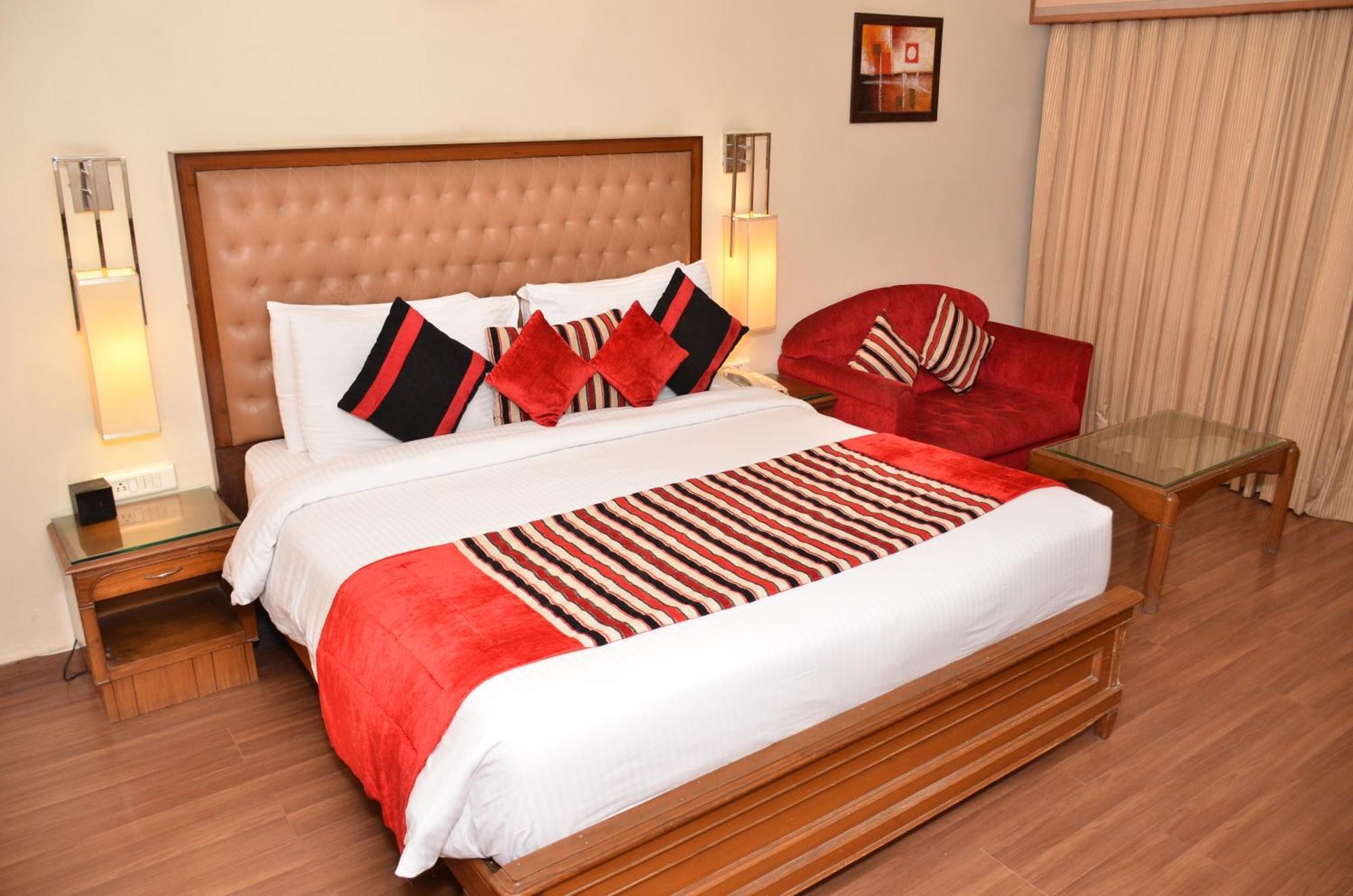 Regenta Place Amritsar By Royal Orchid Hotels Limited Zewnętrze zdjęcie